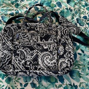 Vera Bradley Lay Flat Weekender Travel Bag. Navy. EUC. Non-smoking home.